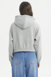 Polerón crop gris melange con cierre delantero y capucha lisa perfecto para un look casual y moderno
