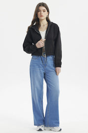 Polerón negro mujer con cierre frontal y capucha diseño crop casual sin estampa visible ideal para días fríos