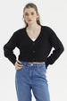 Sweater negro de mujer con diseño juvenil de punto grueso sin estampa ideal para días fríos y casuales