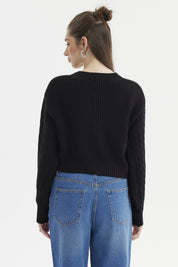 Sweater negro de mujer con diseño juvenil de punto grueso sin estampa ideal para días fríos y casuales