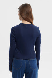 Polera azul para mujer de manga larga con abertura en el puño diseño liso y ajuste ceñido ideal para un look casual