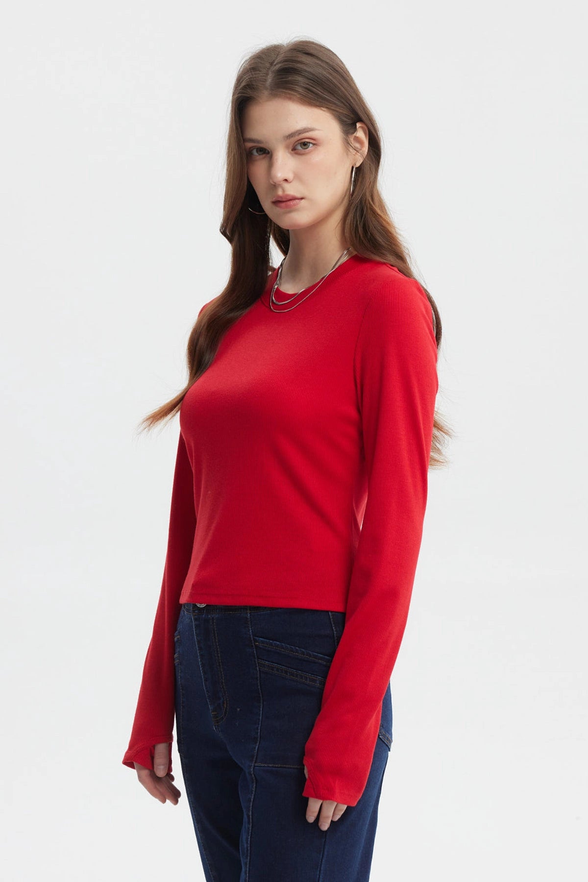 Polera mujer roja de manga larga con abertura en puños sin estampa lisa ideal para un look casual y moderno