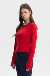 Polera mujer roja de manga larga con abertura en puños sin estampa lisa ideal para un look casual y moderno