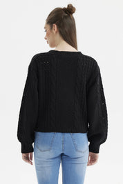 Sweater negro de mujer con botones delanteros y tejido de trenzas en un estilo casual sin estampa visible