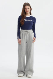 Pantalón buzo mujer gris melange estilo wide leg con cordón ajustable sin estampa visible diseño liso cómodo y moderno