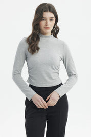 Polera juvenil gris melange lisa manga larga cuello alto ajustado sin estampa