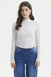 Polera juvenil de mujer blanca con rayas negras horizontales ajustada sin estampa visible
