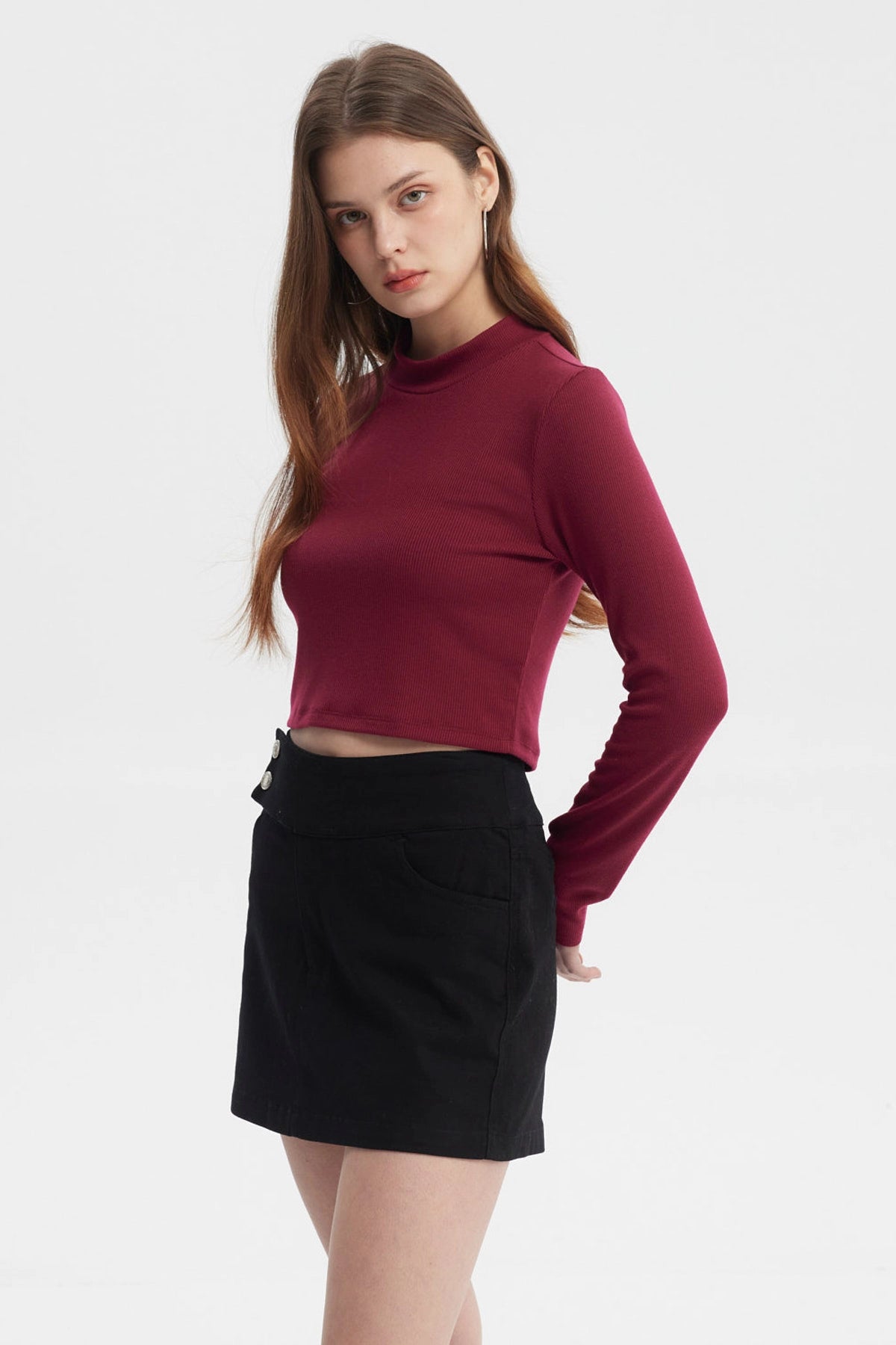Polera mujer rojo rib de manga larga ajustada sin estampa lisa perfecta para combinar con faldas o jeans casuales