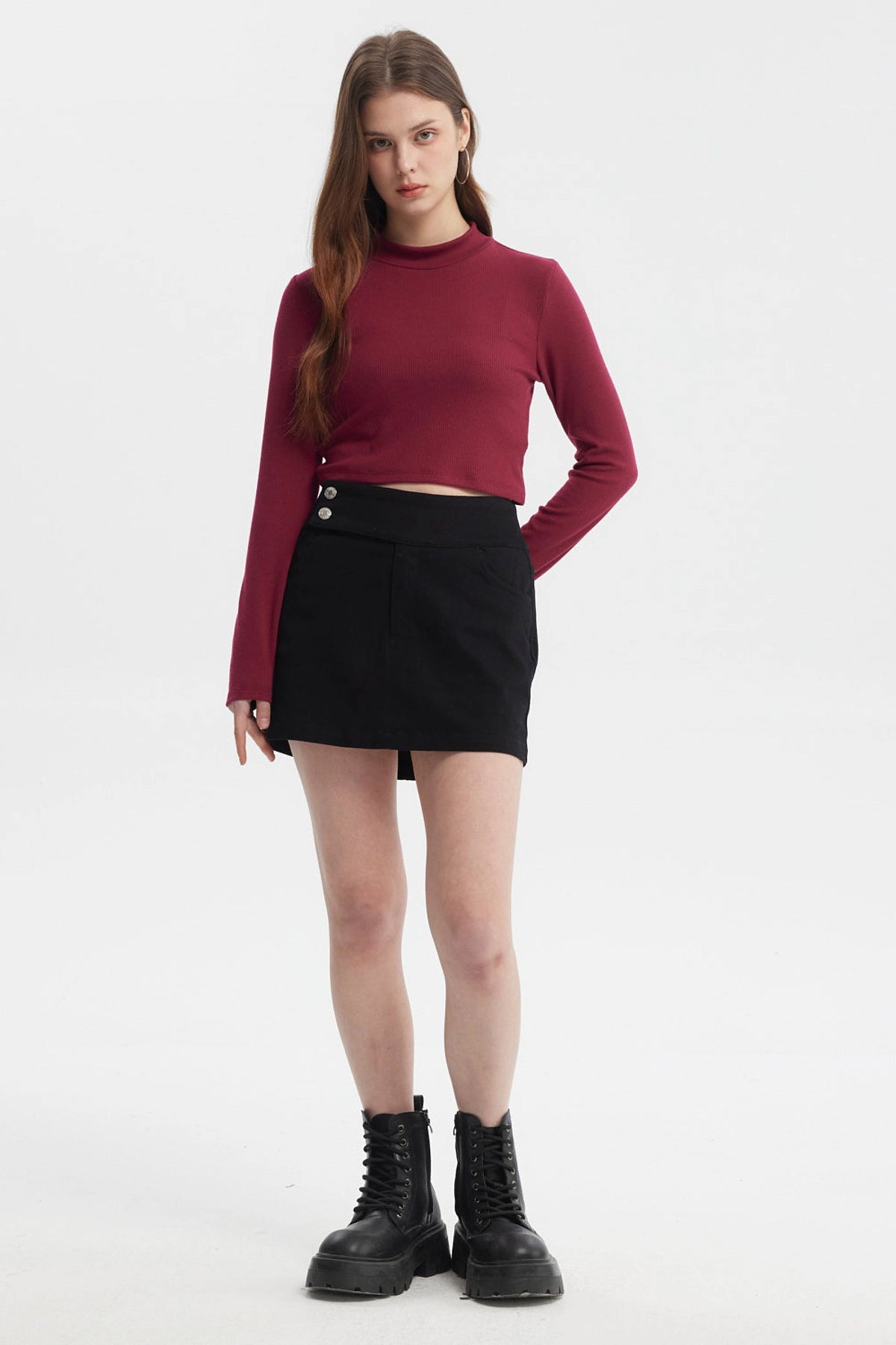 Polera mujer rojo rib de manga larga ajustada sin estampa lisa perfecta para combinar con faldas o jeans casuales