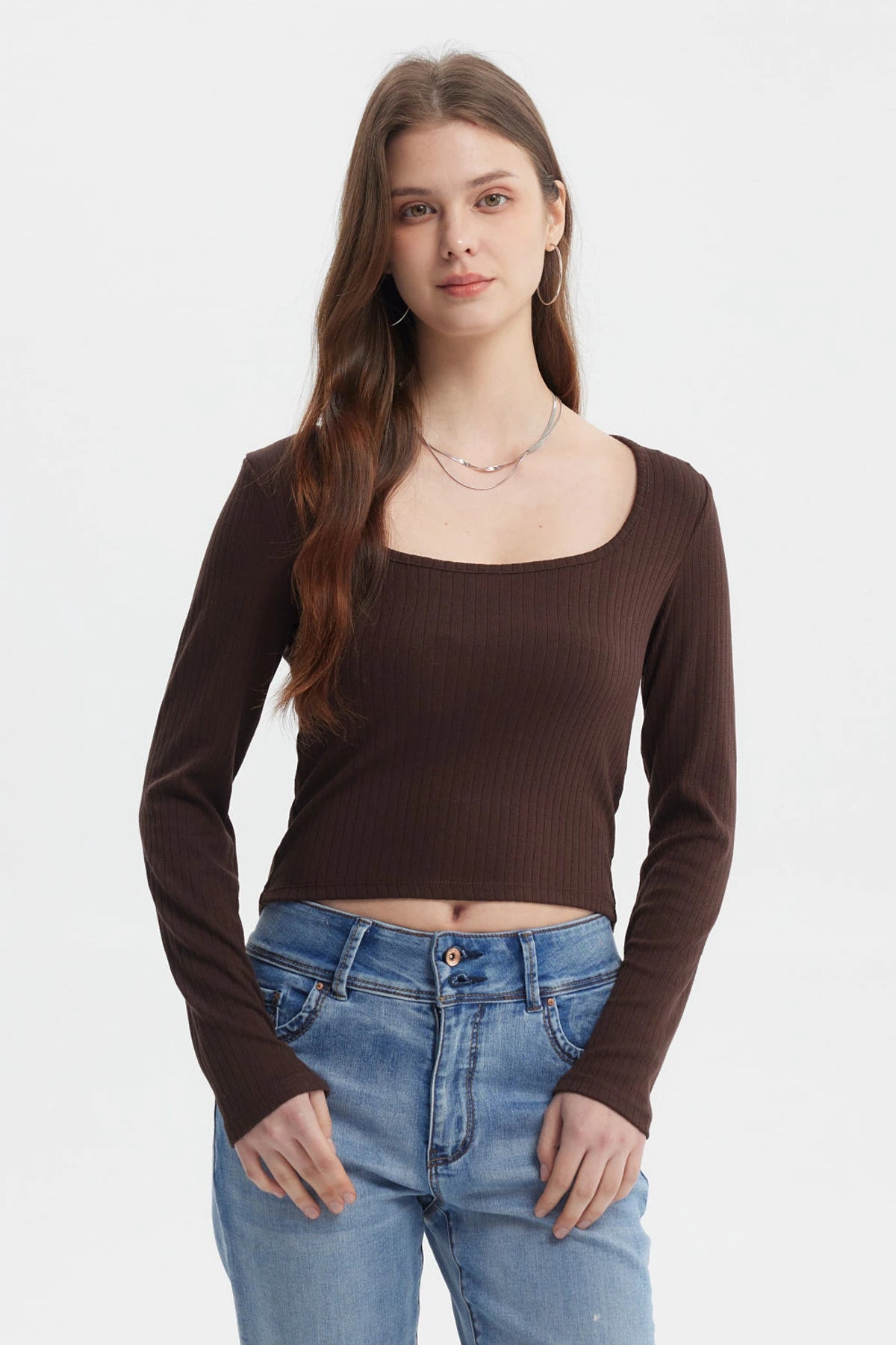 Polera de mujer rib café oscuro de manga larga ajustada sin estampa ideal para un look casual y cómodo