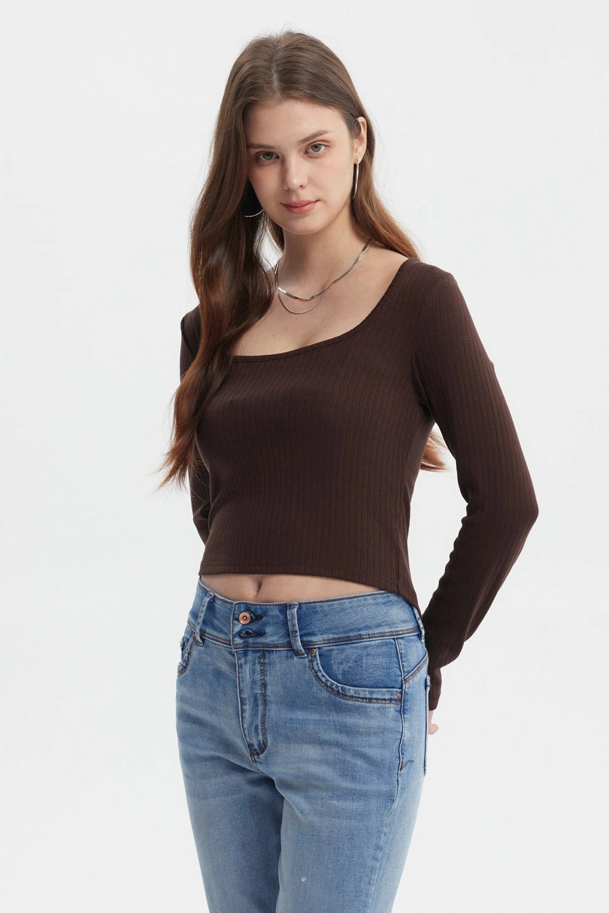 Polera de mujer rib café oscuro de manga larga ajustada sin estampa ideal para un look casual y cómodo