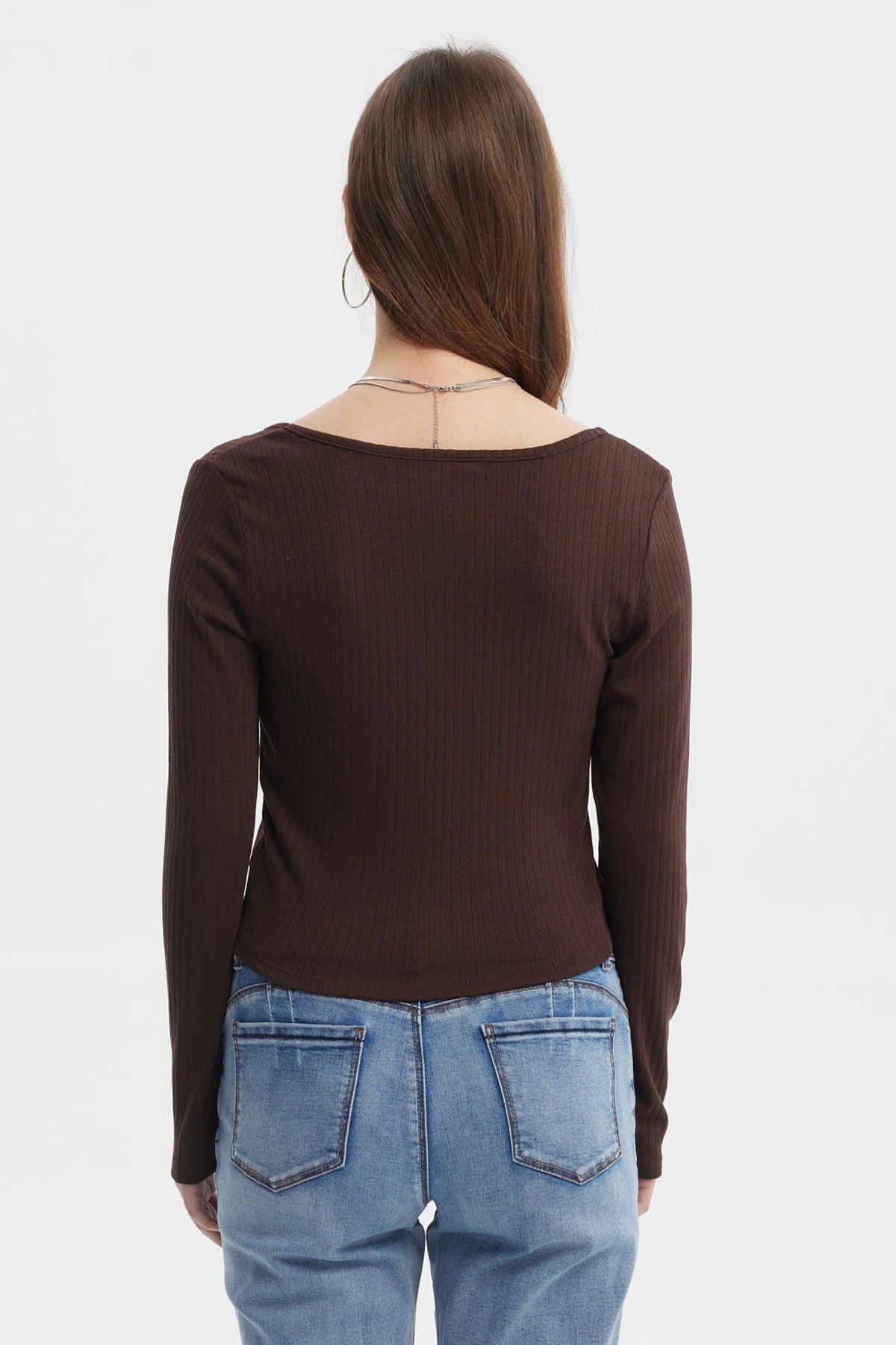 Polera de mujer rib café oscuro de manga larga ajustada sin estampa ideal para un look casual y cómodo