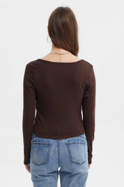 Polera de mujer rib café oscuro de manga larga ajustada sin estampa ideal para un look casual y cómodo