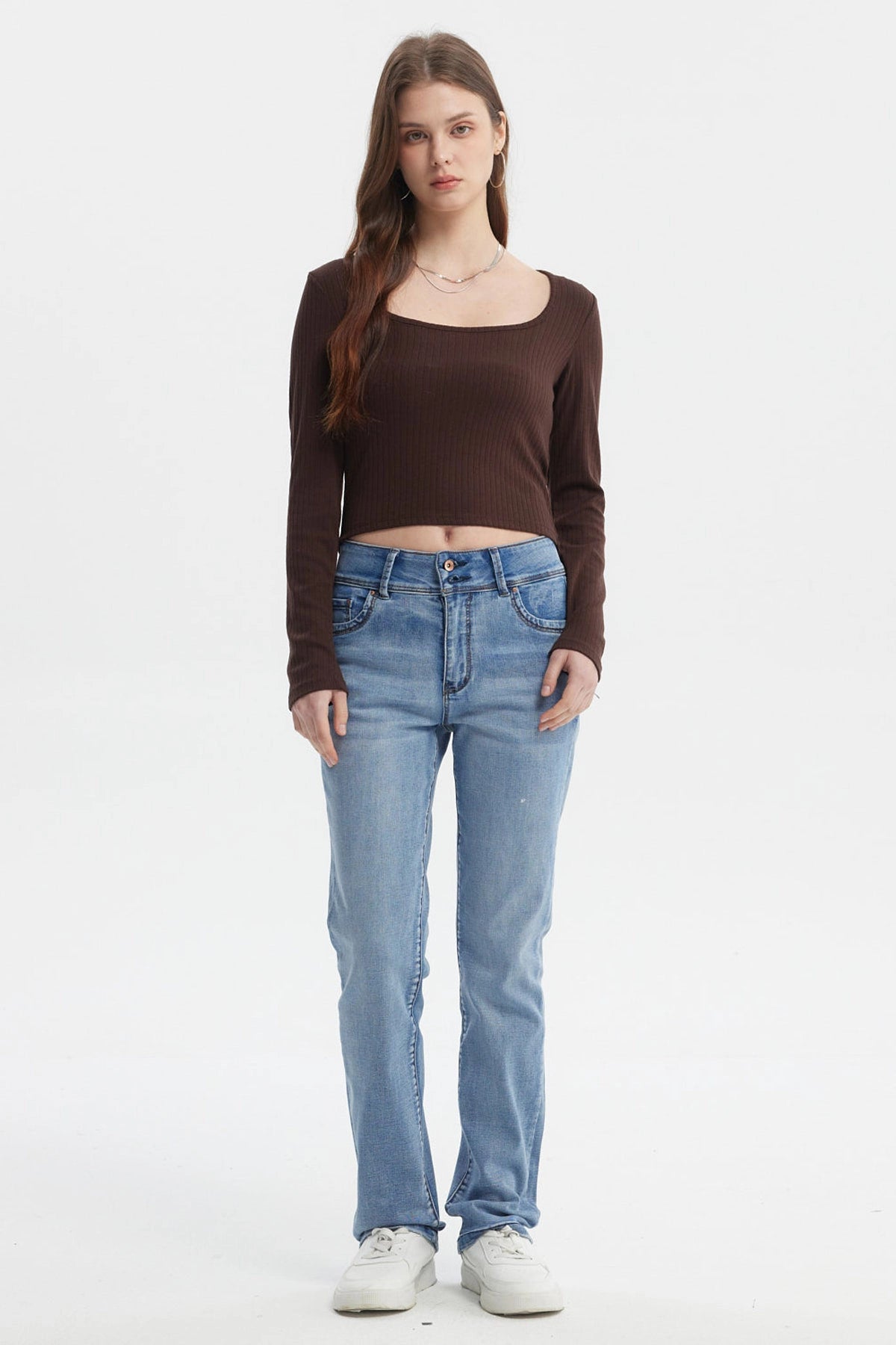 Polera de mujer rib café oscuro de manga larga ajustada sin estampa ideal para un look casual y cómodo