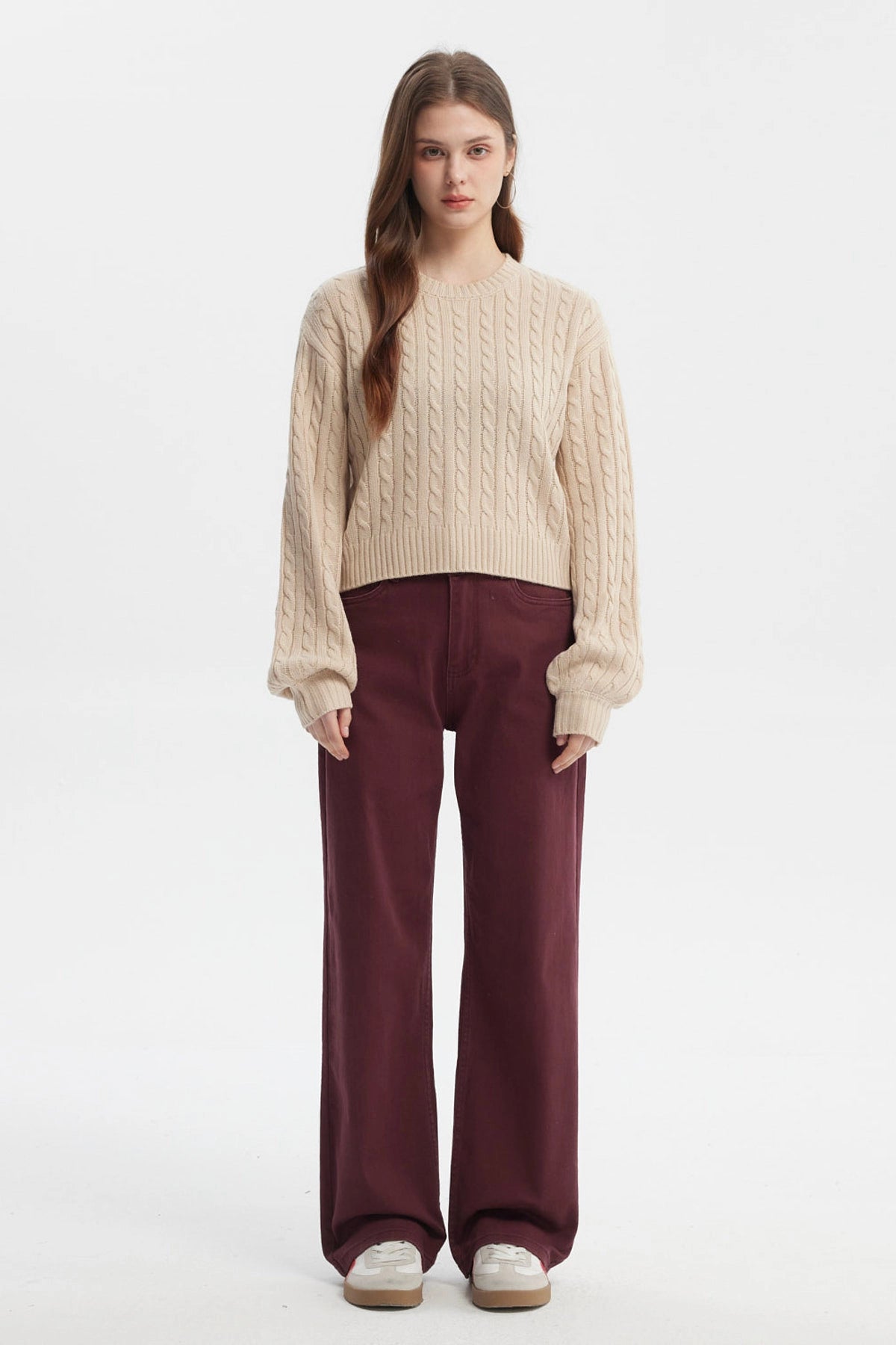 Sweater tejido juvenil beige con diseño de trenzas en toda la prenda sin estampa visible