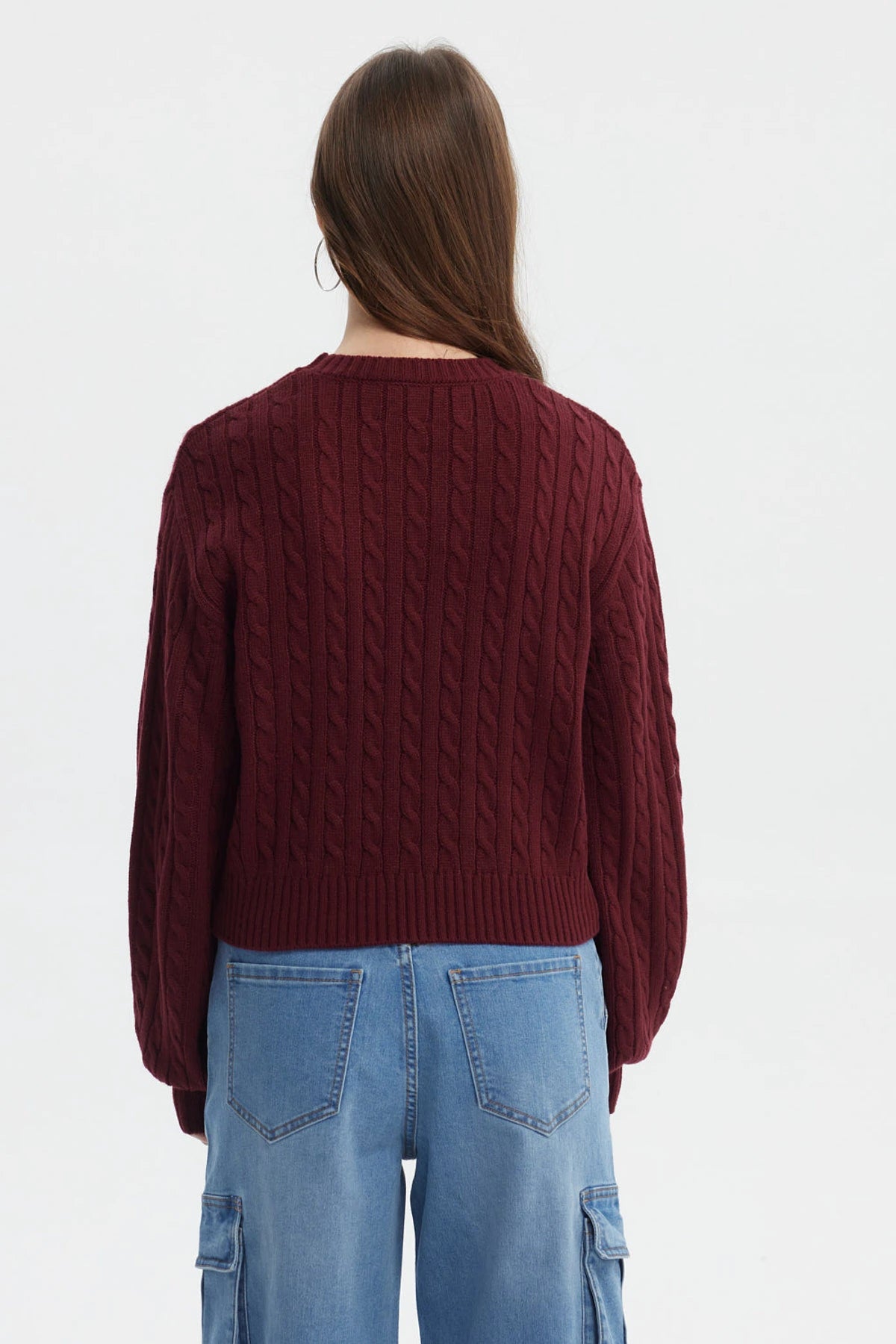 Sweater juvenil rojo tejido con patrón de trenzas verticales sin estampa diseño clásico y cómodo para invierno