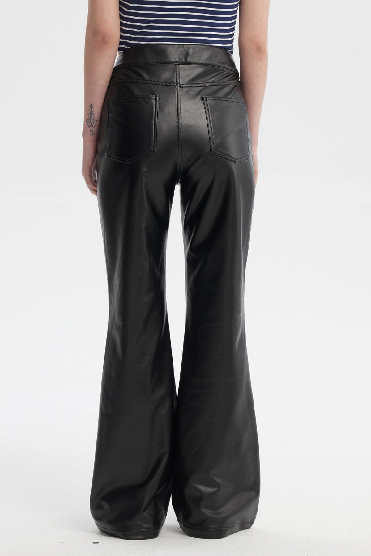 Pantalón Mujer Flare Efecto Cuero Negro