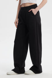 Pantalón buzo mujer negro con corte wide leg y cintura elástica prenda lisa ideal para un look casual y cómodo