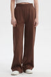 Pantalón buzo mujer café oscuro diseño wide leg corte suelto cintura elástica sin estampa ideal para un look relajado