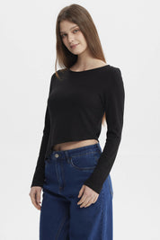 Polera mujer negra manga larga con ojetillo en costado prenda lisa ajustada y moderna sin estampas visibles