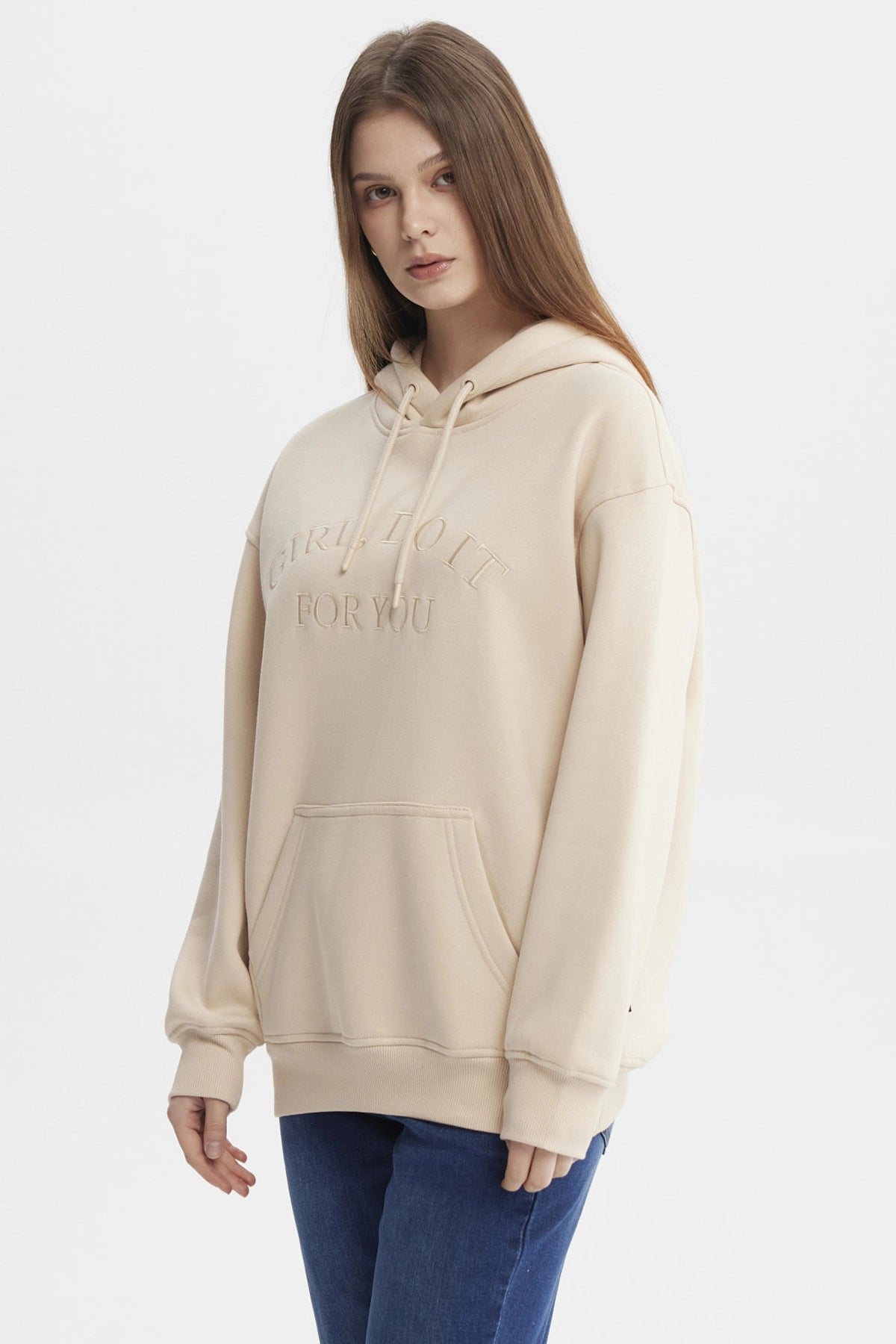 Polerón canguro beige mujer con capucha y bolsillo frontal estampa Girl Do It For You en el pecho estilo casual