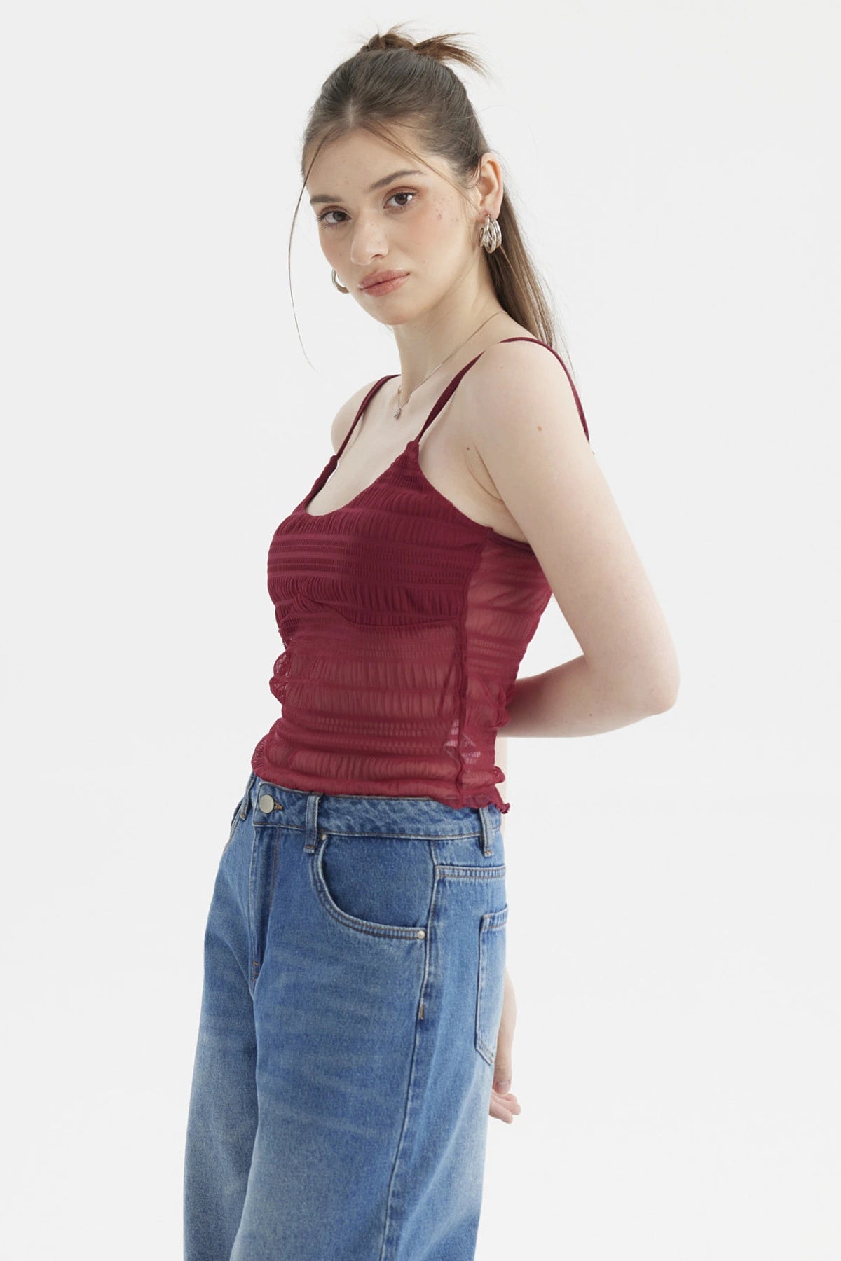 Peto rojo de pabilo con lazo en escote ajustado al cuerpo sin estampa ideal para un look casual