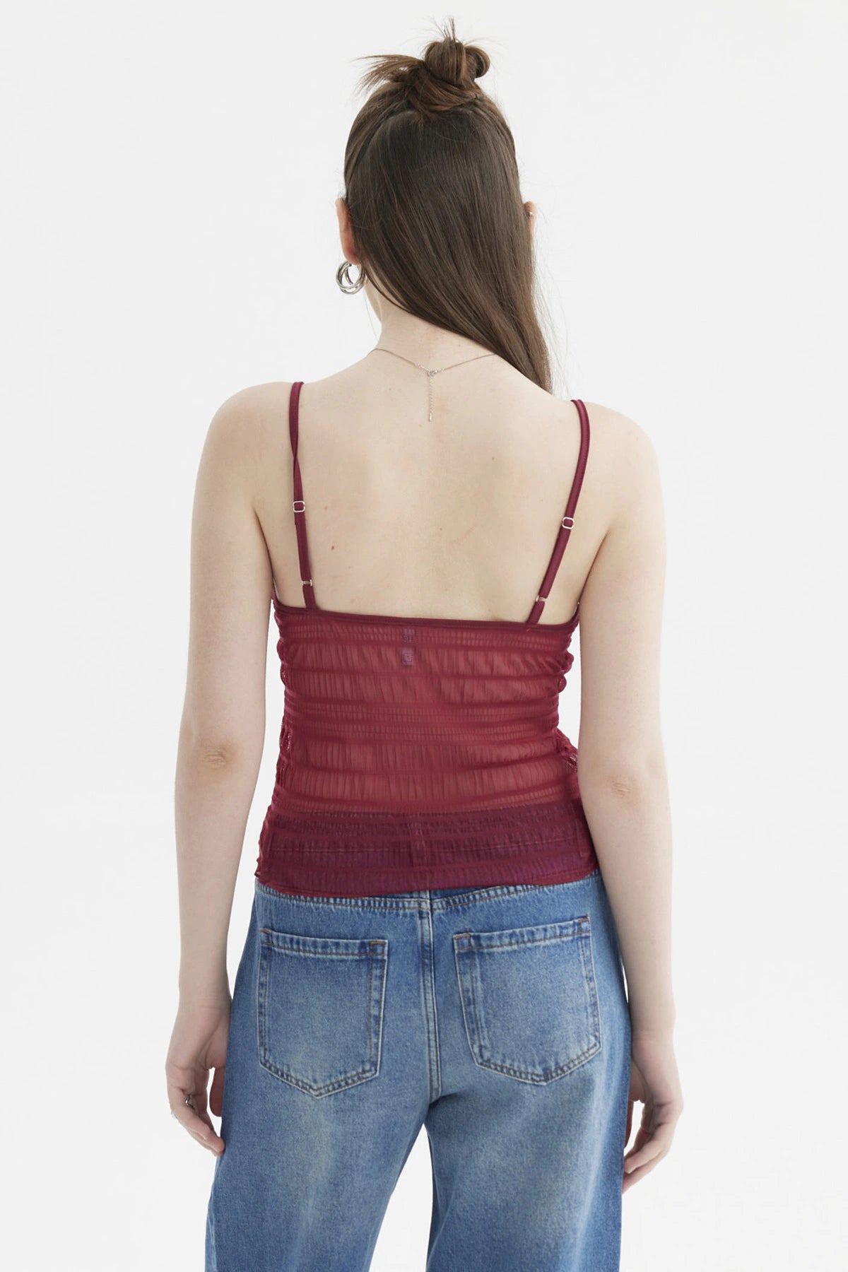 Peto rojo de pabilo con lazo en escote ajustado al cuerpo sin estampa ideal para un look casual