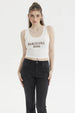 Polera crudo mujer con ribetes y estampado Barcelona Spain en el pecho letras grandes en marrón sin mangas casual