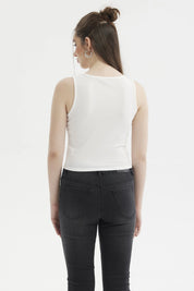 Polera crudo mujer con ribetes y estampado Barcelona Spain en el pecho letras grandes en marrón sin mangas casual