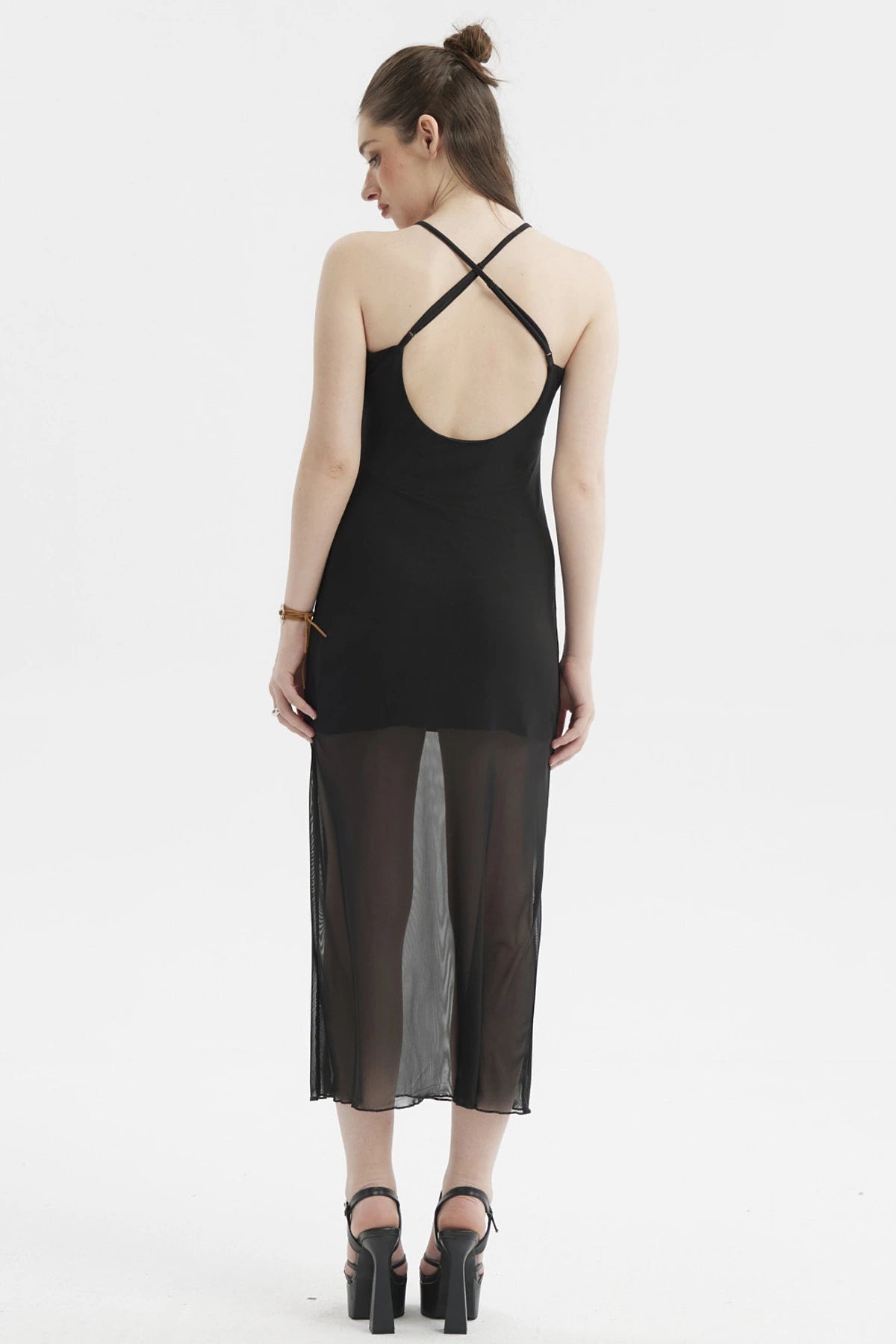 Vestido largo negro de pabilo con falda transparente y abertura central sin estampa