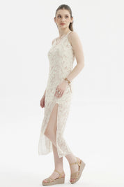 Vestido largo crema con tirantes finos estampado paisley delicado y abertura lateral diseño elegante y ligero