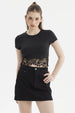 Polera mujer negra con basta de encaje floral en la cintura diseño elegante y liso ideal para ocasiones casuales