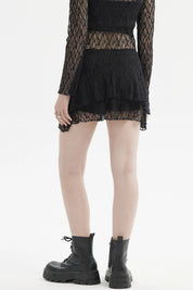 Falda corta de encaje negro con diseño floral delicado sin estampa visible elegante y moderna