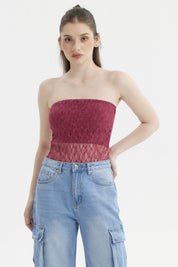 Polera mujer ajustada color magenta con encaje floral sin tirantes diseño liso elegante y femenino