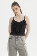Peto mujer negro con vuelos en el pecho prenda sin estampa ideal para un look casual y sofisticado