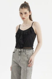 Peto mujer negro con vuelos en el pecho prenda sin estampa ideal para un look casual y sofisticado