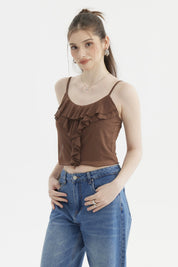 Peto boho café oscuro con vuelos en el pecho diseño liso y tirantes delgados ideal para un look casual