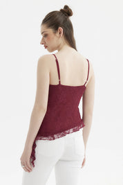 Peto mujer vino con basta asimétrica en encaje floral y tirantes delgados sin estampa visible