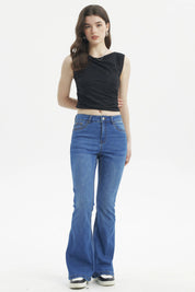 Polera negra de mujer sin mangas con textura visible ajustada al cuerpo sin estampa lisa y elegante