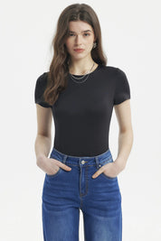 Polera mujer ajustada negra lisa sin estampa de manga corta y cuello redondo ajustada al cuerpo