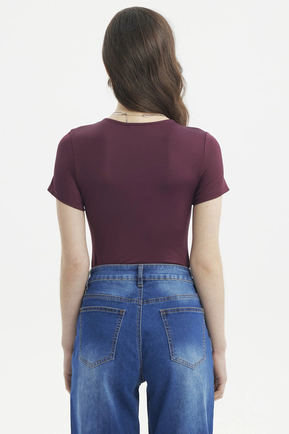 Polera mujer ajustada burdeo sin estampa de manga corta lisa