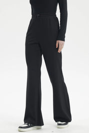 Pantalón buzo mujer slim negro con ajuste en cintura y diseño liso ideal para estilo casual y comodidad diaria