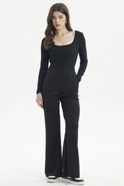 Pantalón buzo mujer slim negro con ajuste en cintura y diseño liso ideal para estilo casual y comodidad diaria