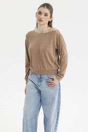 Sweater mujer slim camel con ojales metálicos en el cuello estilo relajado sin estampa lisa