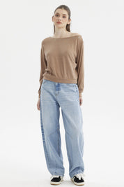 Sweater mujer slim camel con ojales metálicos en el cuello estilo relajado sin estampa lisa