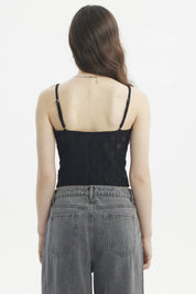 Polera negra de mujer con tirantes y lazo en el escote diseño calado floral elegante y ajustado sin estampa lisa
