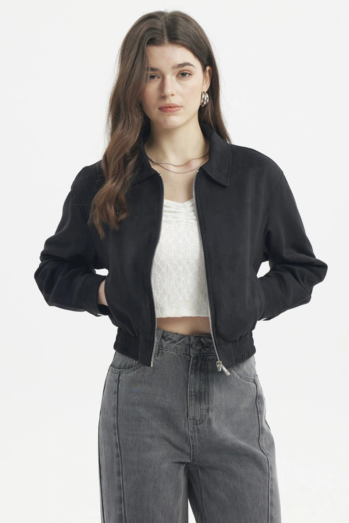 Chaqueta bomber de gamuza negra para mujer con diseño liso cierre frontal y puños elásticos estilo casual