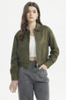 Chaqueta bomber de gamuza verde militar lisa con cierre frontal y puños elásticos estilo casual moderna