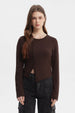 Polera mujer café oscuro con corte diagonal y botones al frente estilo casual sin estampa