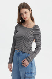 Polera asimétrica de rayas negras con escote cuadrado manga larga diseño ajustado sin estampa lisa